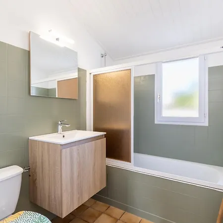 Le 5 Mimosas - A 600m Garage Holiday home *