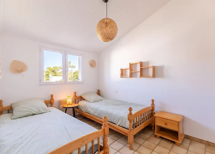 Le 5 Mimosas - A 600m Garage